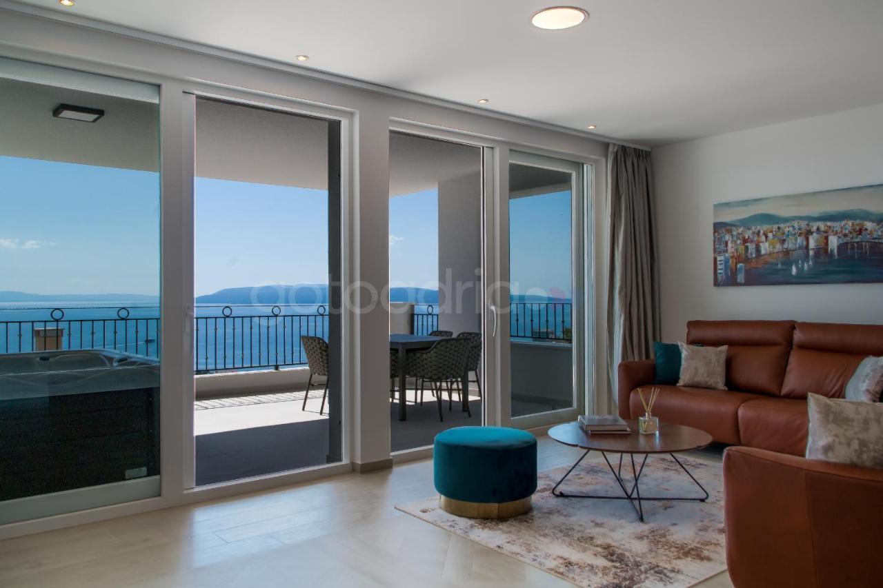 Villa Smaragd - Opal - Luxury Apt With Shared Pool And Private Hot Tub Makarska Eksteriør bilde