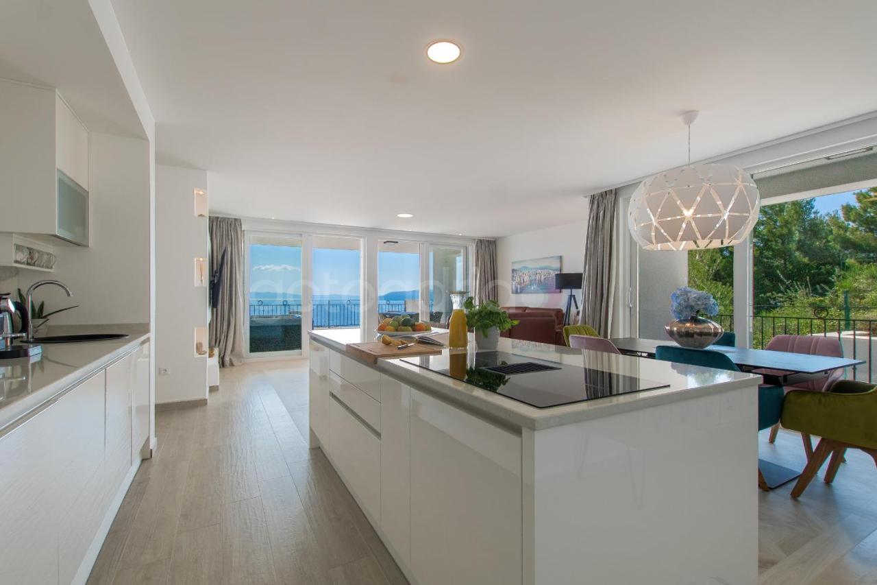 Villa Smaragd - Opal - Luxury Apt With Shared Pool And Private Hot Tub Makarska Eksteriør bilde