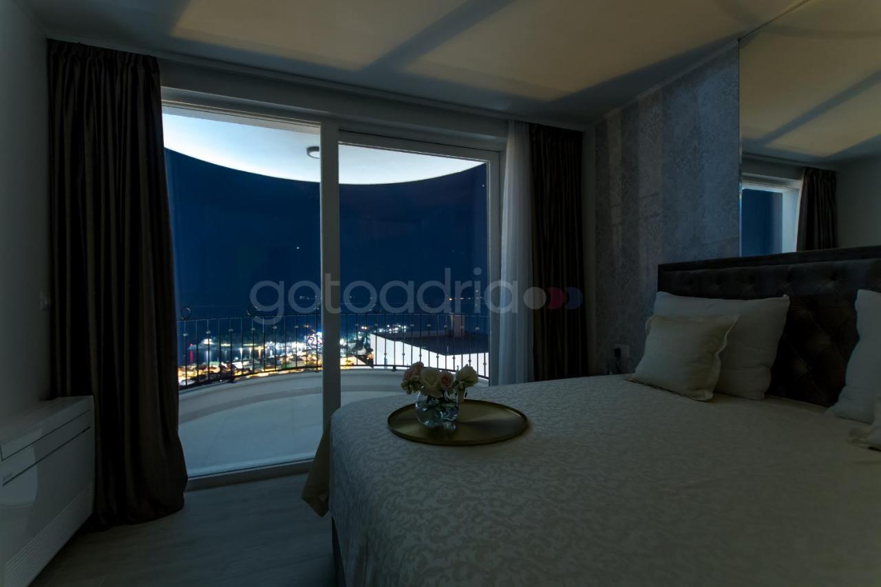 Villa Smaragd - Opal - Luxury Apt With Shared Pool And Private Hot Tub Makarska Eksteriør bilde