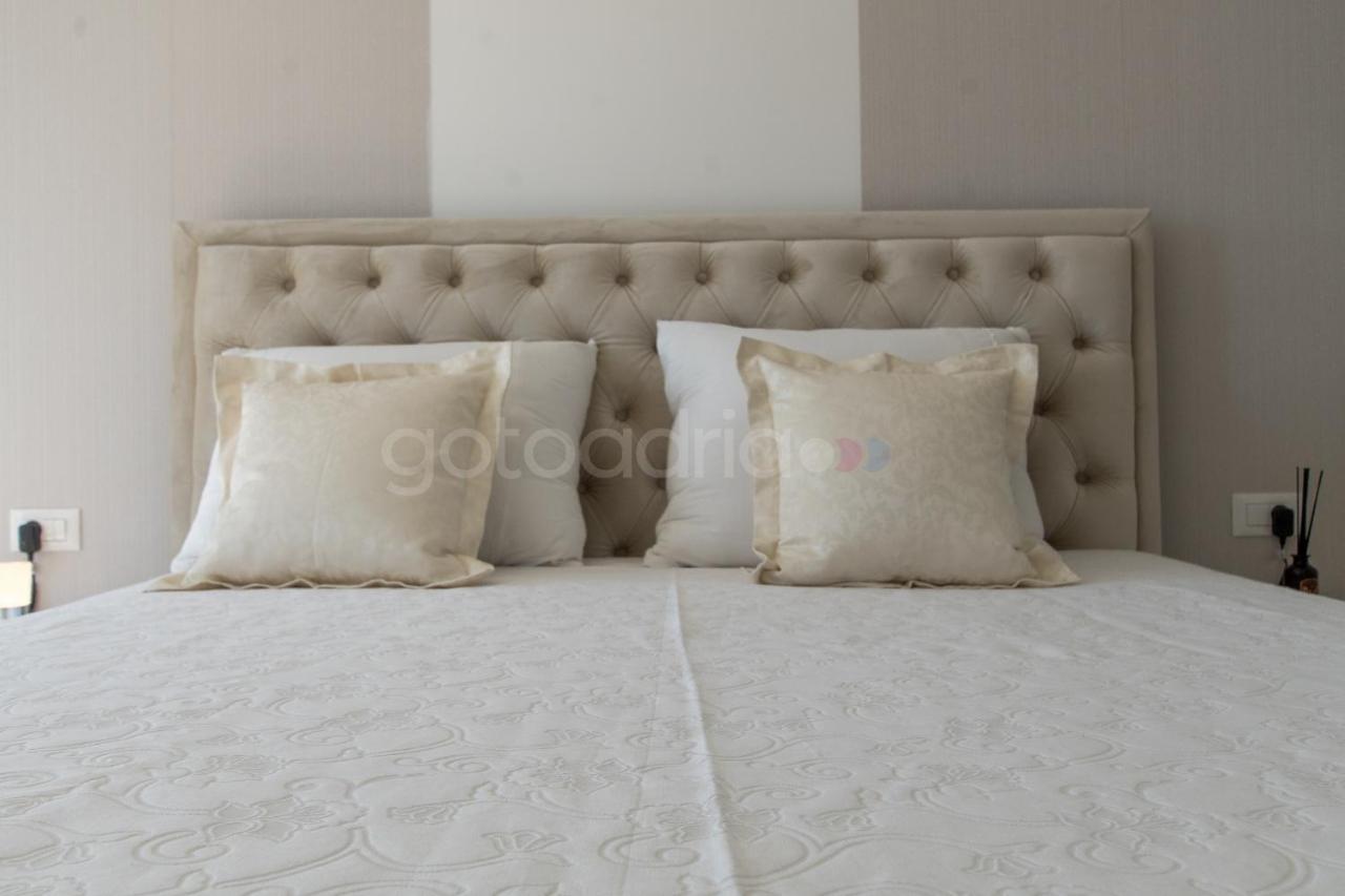 Villa Smaragd - Opal - Luxury Apt With Shared Pool And Private Hot Tub Makarska Eksteriør bilde