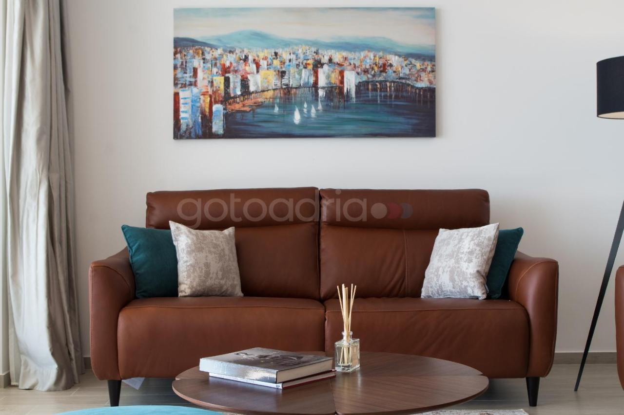 Villa Smaragd - Opal - Luxury Apt With Shared Pool And Private Hot Tub Makarska Eksteriør bilde