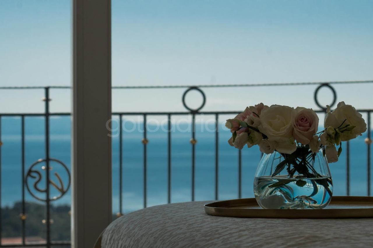 Villa Smaragd - Opal - Luxury Apt With Shared Pool And Private Hot Tub Makarska Eksteriør bilde