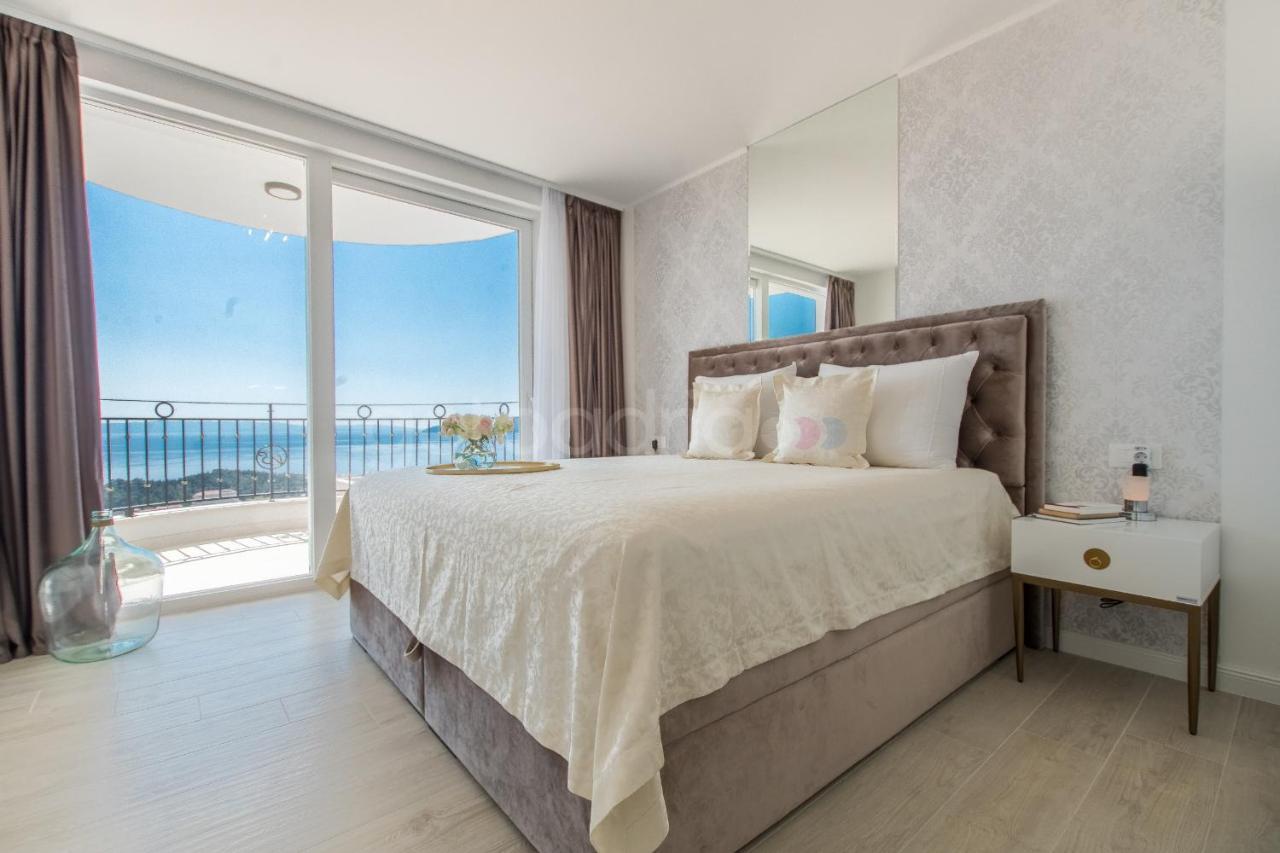 Villa Smaragd - Opal - Luxury Apt With Shared Pool And Private Hot Tub Makarska Eksteriør bilde