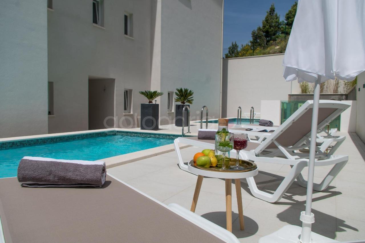 Villa Smaragd - Opal - Luxury Apt With Shared Pool And Private Hot Tub Makarska Eksteriør bilde